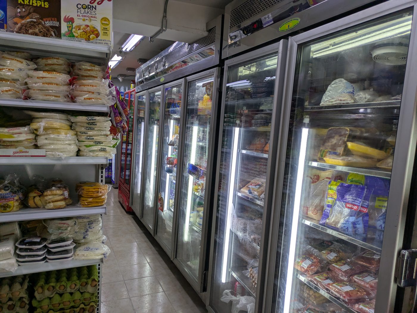 Interior supermercado San Joaquín La 68 Laureles